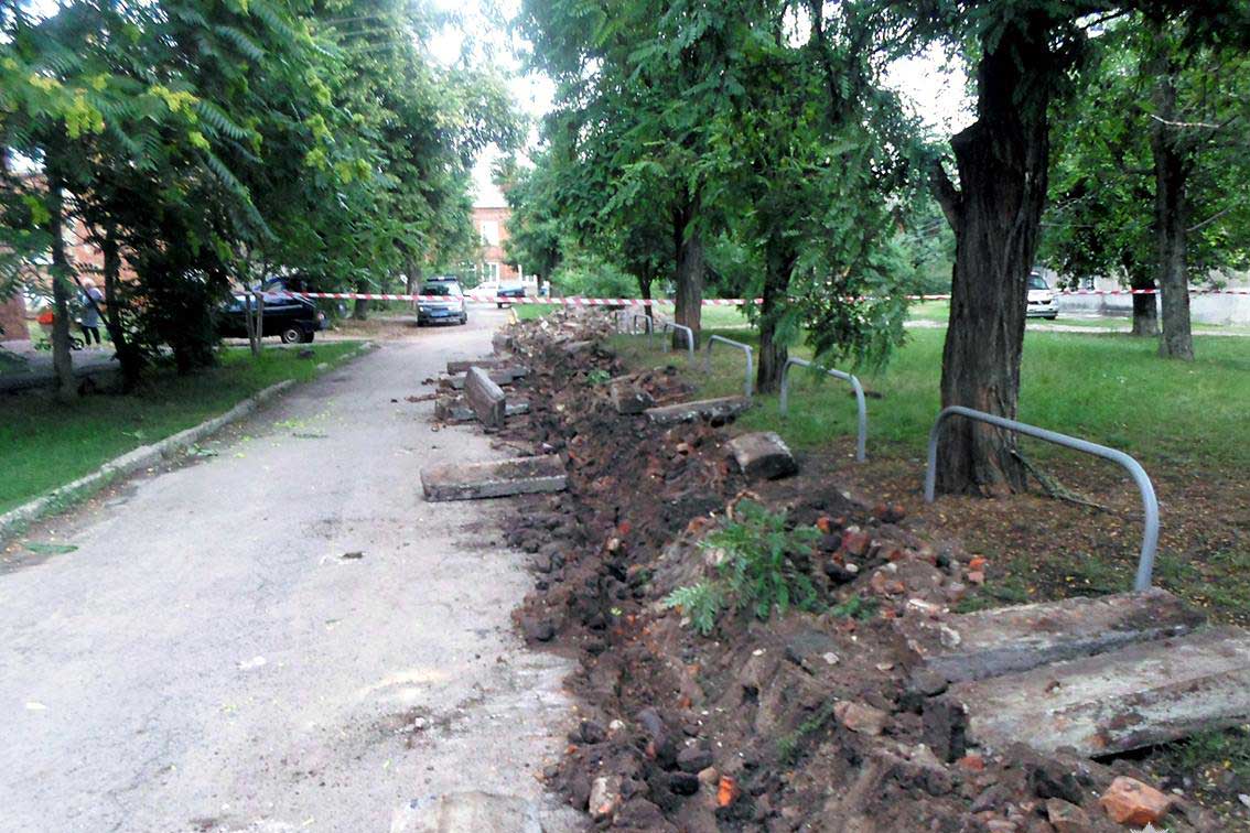 В Харькове рабочие раскопали снаряд (фото)
