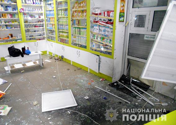 Взрывы в аптеках: полиция нашла злоумышленников (фото)