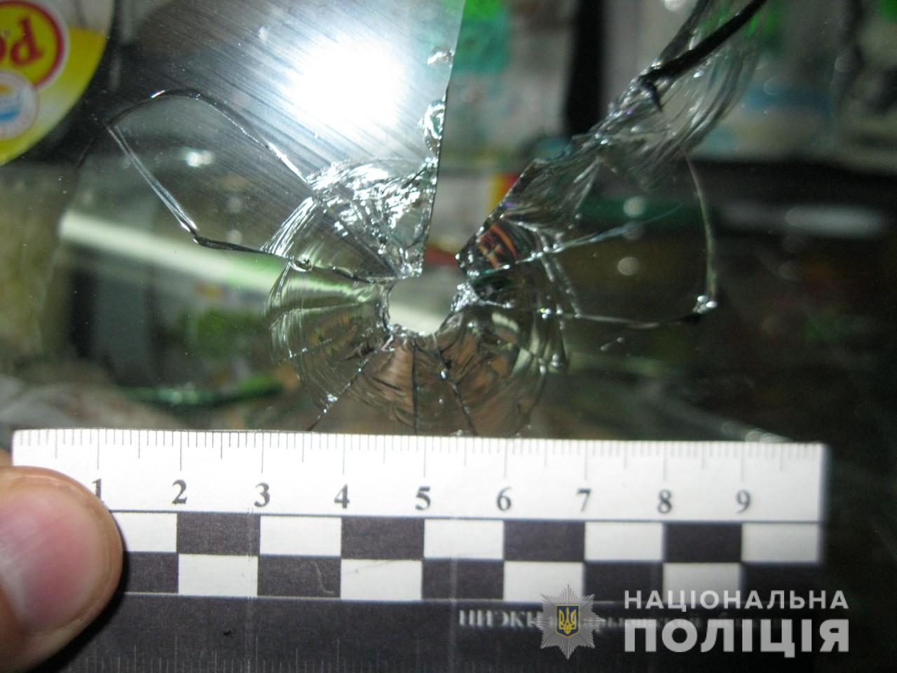 В Харькове мужчина открыл стрельбу посреди улицы (фото)