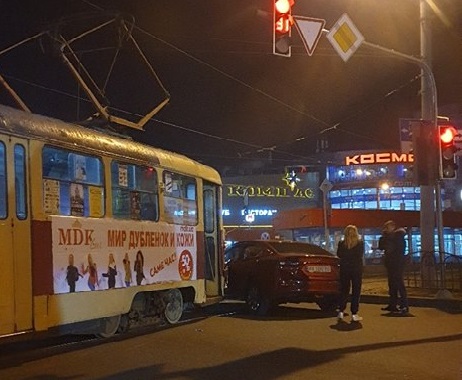 В Харькове трамвай попал в аварию (фото, дополнено)