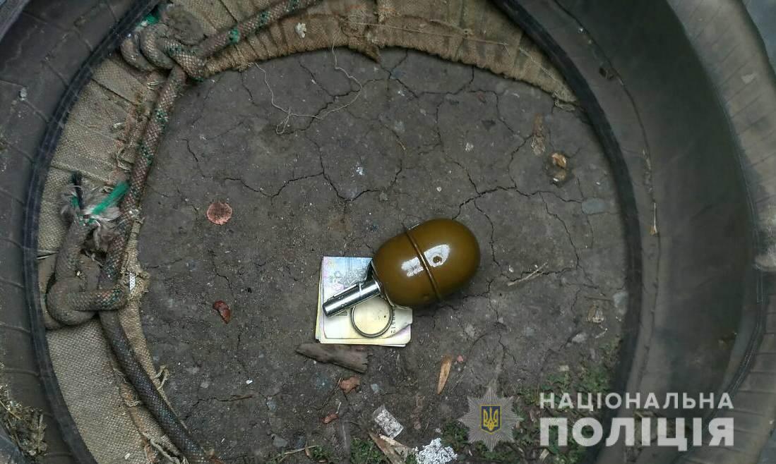 В Харькове посреди улицы нашли гранату (фото)