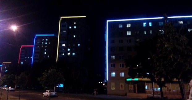 На десятках харьковских домов - необычная подсветка (фото)