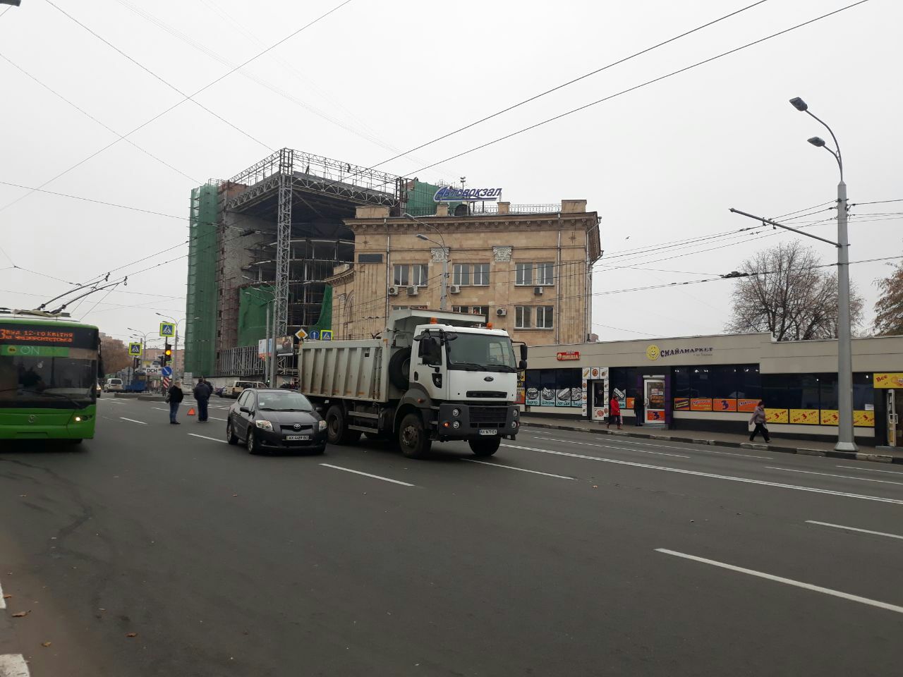 На Гагарина - авария с грузовиком (фото)
