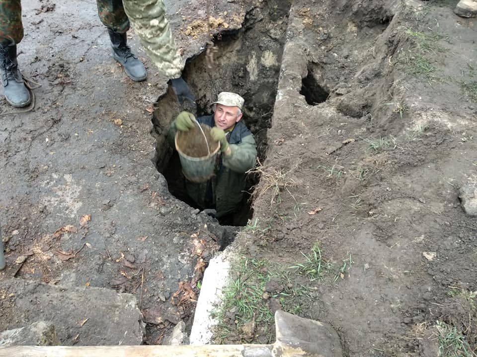 Под Харьковом нашли подземный ход (фото, видео)