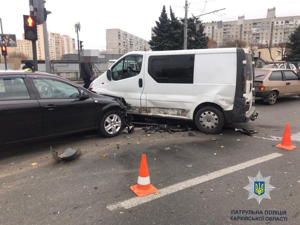 В Харькове столкнулись Renault и Opel (фото)