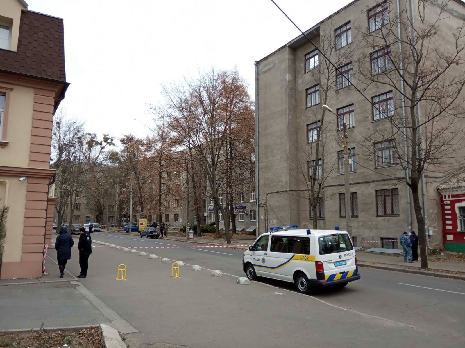 В центре Харькова силовики перекрыли улицу (фото)