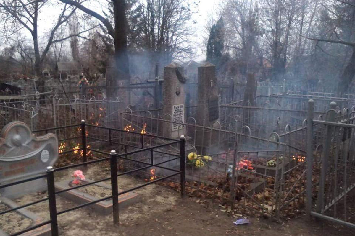 Под Харьковом горит кладбище