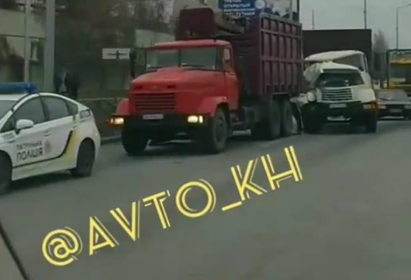 На Гагарина столкнулись два грузовика (фото)