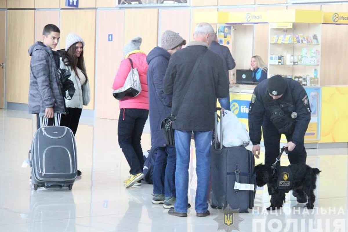 В Харьковском аэропорту усилили патрулирование (фото)