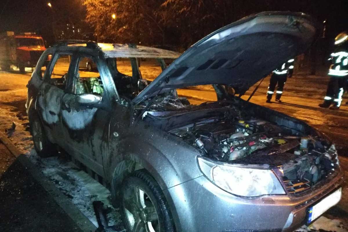 В Харькове вспыхнул Subaru Forester (фото)