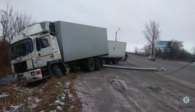 В столкновении двух грузовиков в Харькове пострадал человек