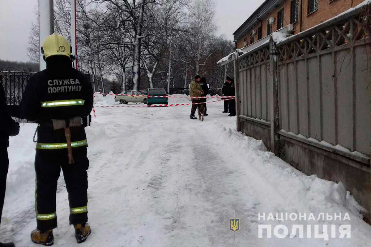 Взрывчатку в суде под Харьковом не нашли (фото)