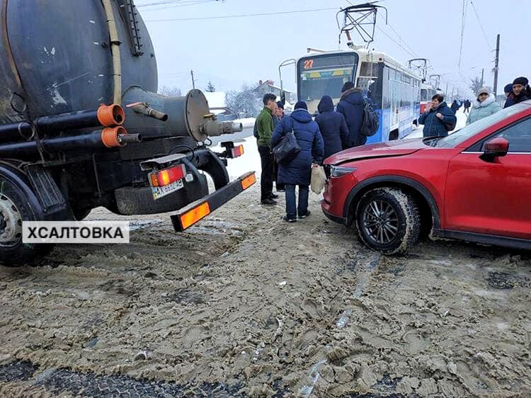Авария в Харькове заблокировала движение трамваев (фото, дополнено)