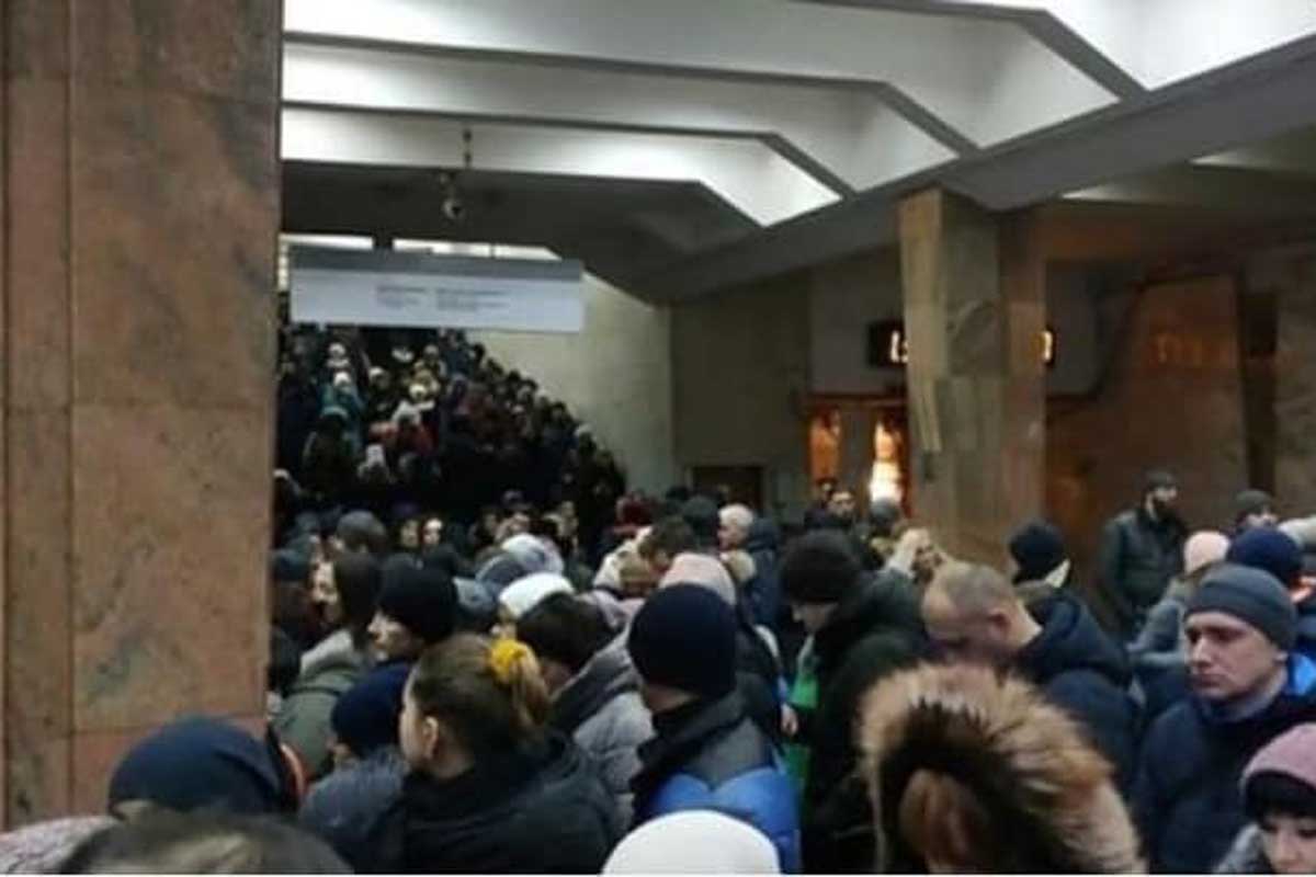 В Харьковском метро ограничивали скорость поездов (фото)