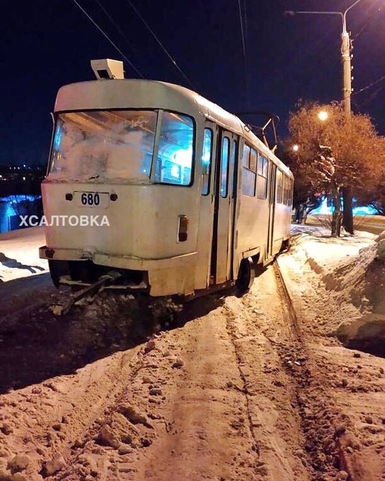 В Харькове трамвай сошел с рельсов (фото)