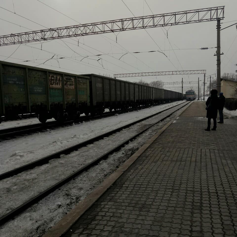 Под Харьковом пассажиров электричек блокируют товарные вагоны