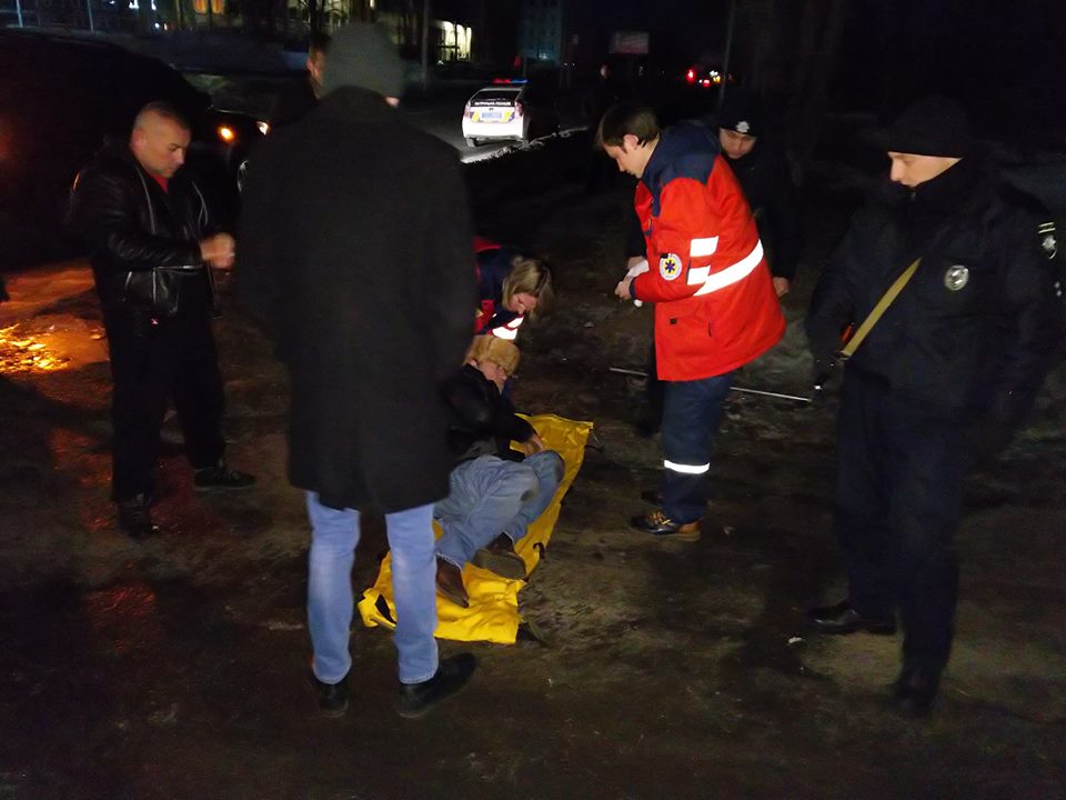 Стало плохо: в Харькове спасли замерзающего на улице человека (фото)