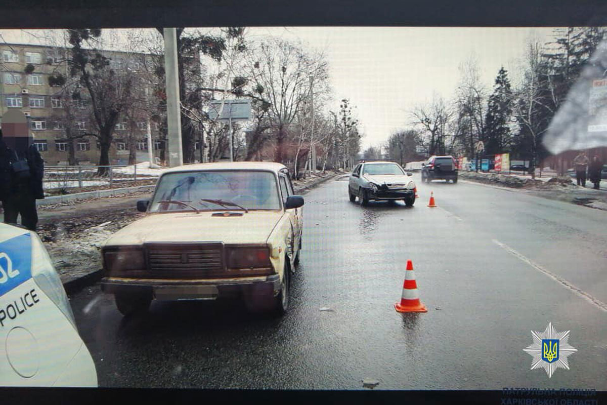 В Харькове Citroen врезался в ВАЗ (фото)