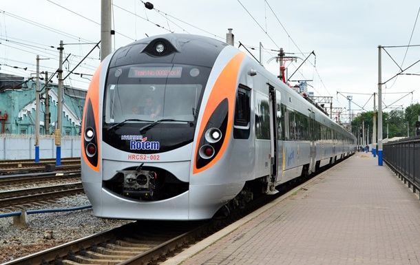 В Харькове поезд Hyundai насмерть сбил человека