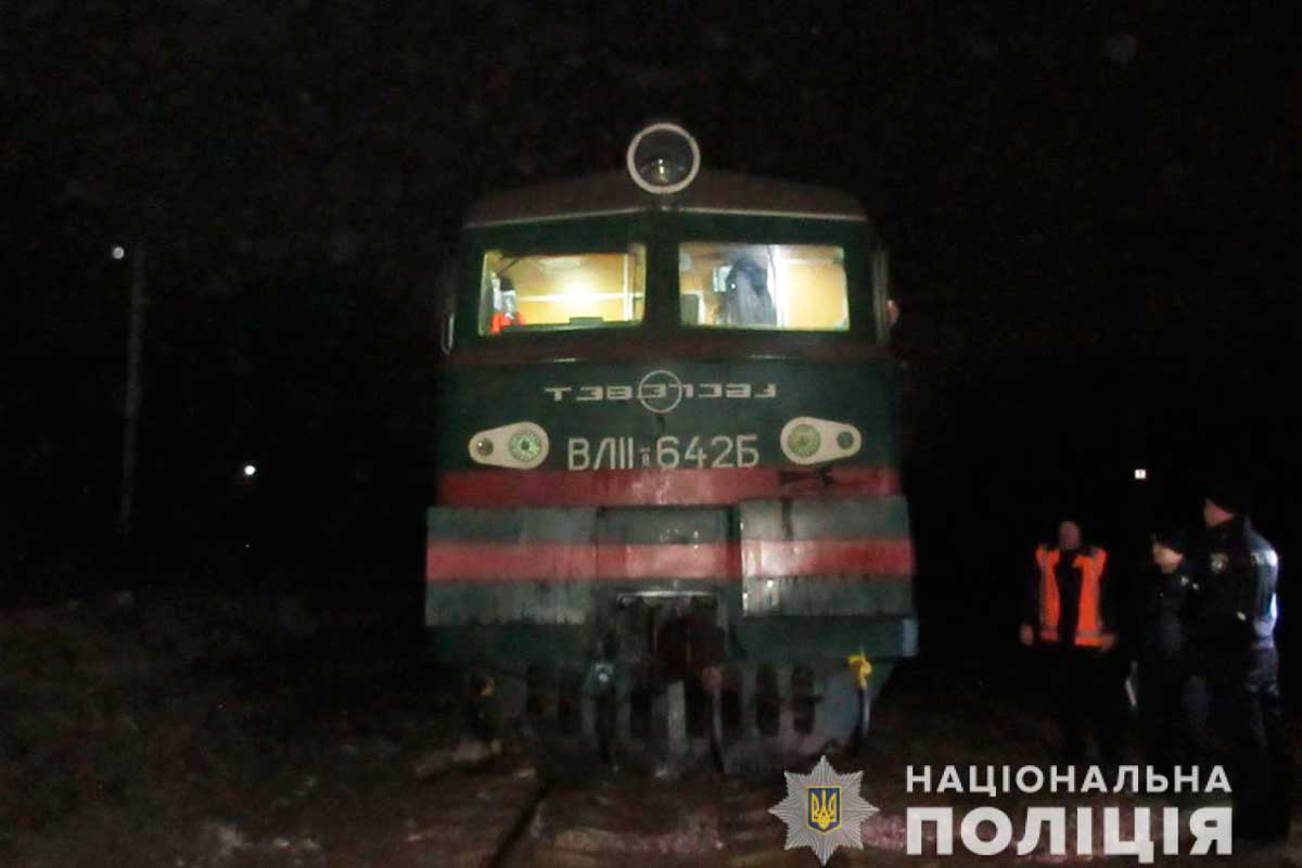 Поезд насмерть сбил мужчину, его друг успел спастись (фото)