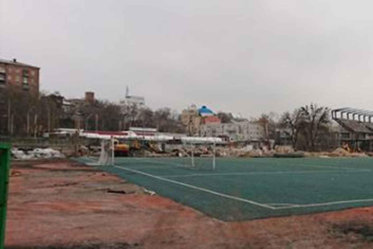В Харькове демонтируют стадион (фото)