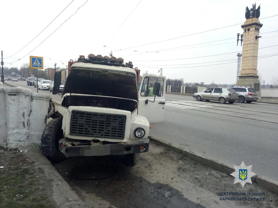 В Харькове грузовик сбил женщину (фото)