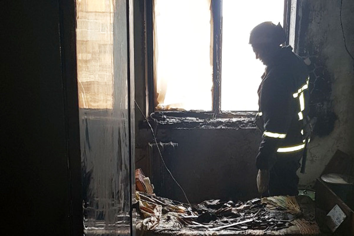 В Харькове из огня вытащили мужчину (фото)