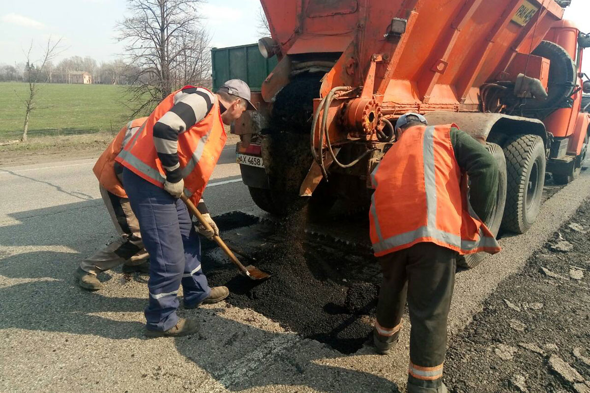 Под Харьковом ремонтируют дороги (список)