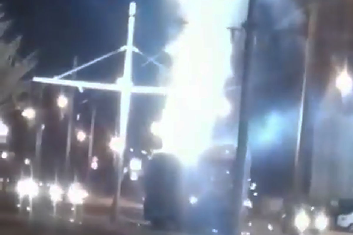 В Харькове на ходу загорелся трамвай (видео)