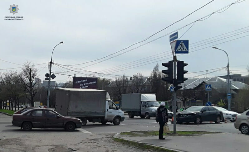 В Харькове - тройное ДТП (фото)