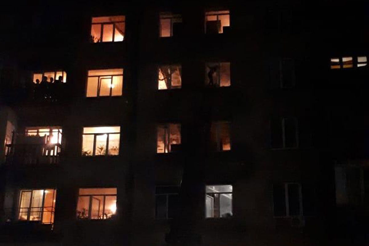 В Харькове суицидницу сняли с газовой трубы (фото)