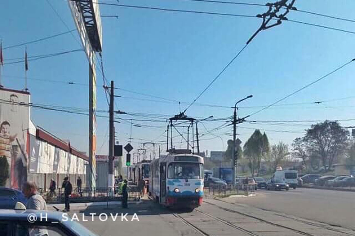 На Салтовке трамваи заблокировали движение транспорта (фото)