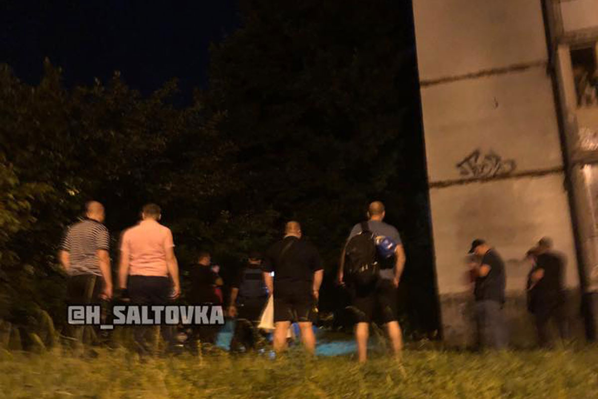 На Салтовке бдительные соседи не дали уйти квартирным ворам (фото)