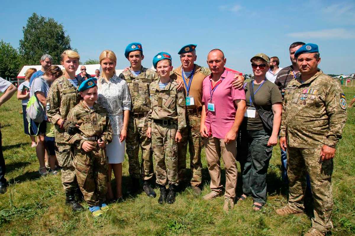 На харьковском аэродроме стартовал военно-патриотический фестиваль (фото)