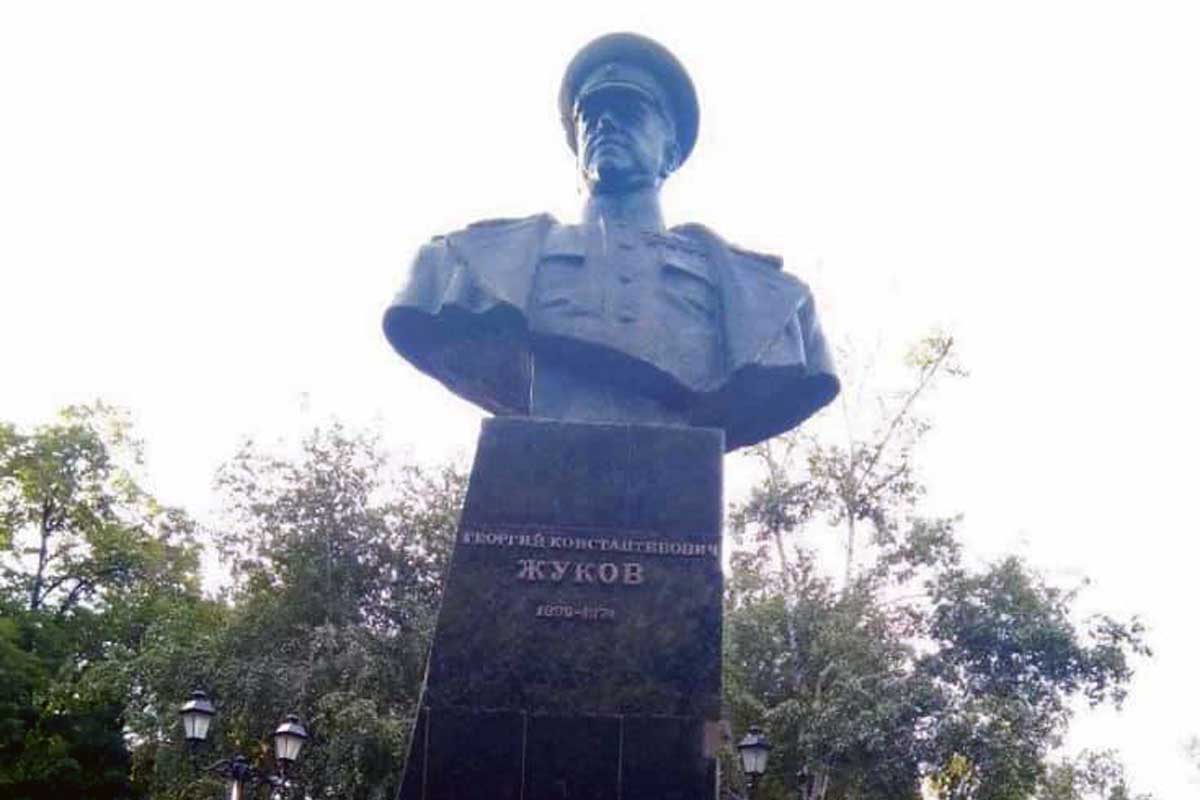В Харькове восстановили памятник Жукову (фото)