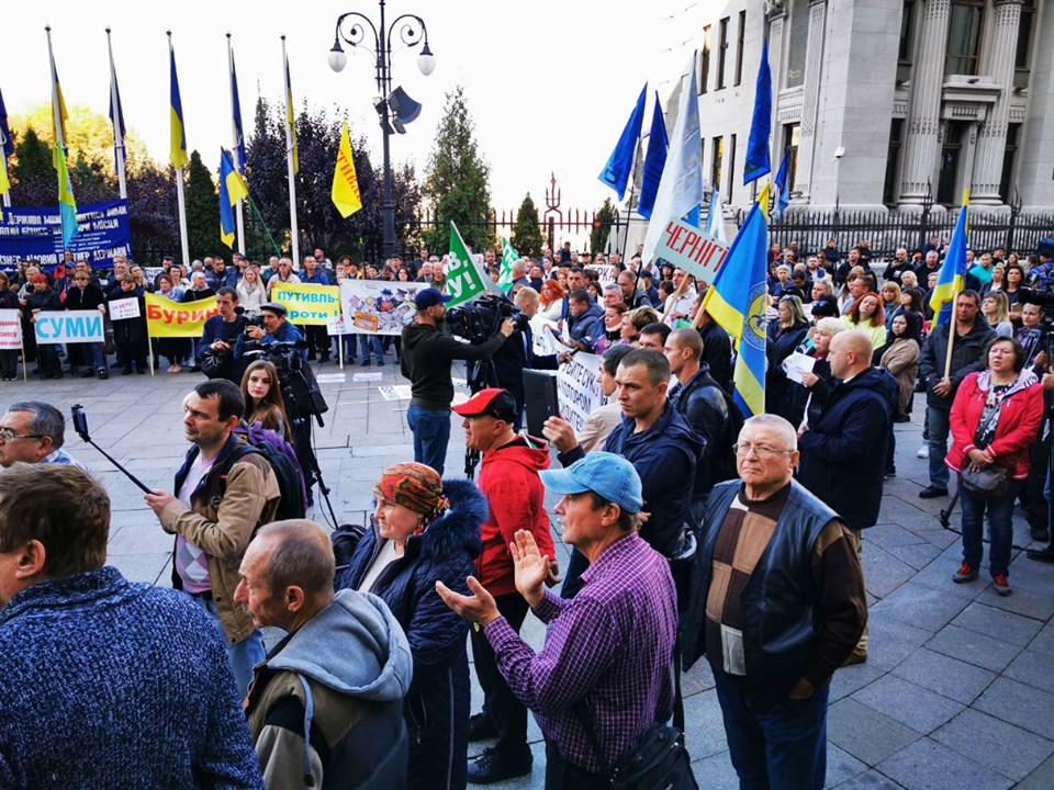 Харьковчане митинговали под Офисом президента
