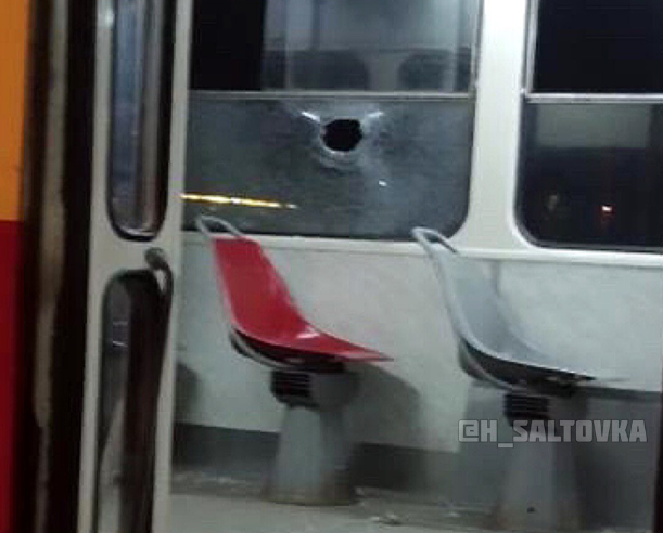 В Харькове опять разбили окно трамвая (фото)