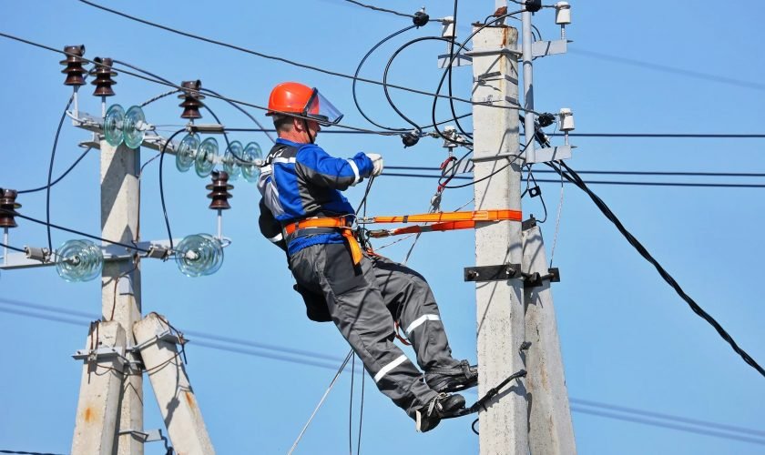 В Бабаях реконструируют электросети