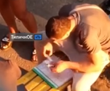 Харьковчанам предлагали на лавочке пройти тест на коронавирус - соцсети (видео)