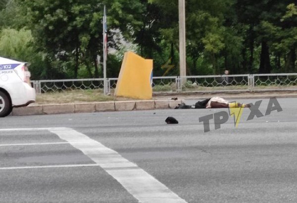 В Харькове автомобиль ритуальных услуг насмерть сбил пешехода