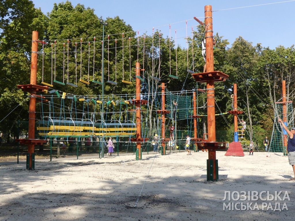 В Лозовой открыли веревочный парк
