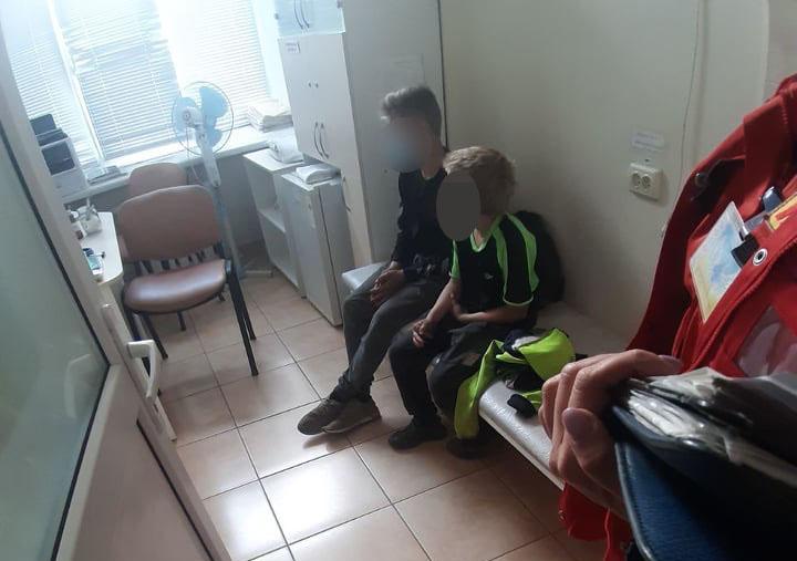 На трассе под Харьковом нашли детей без родителей: подробности
