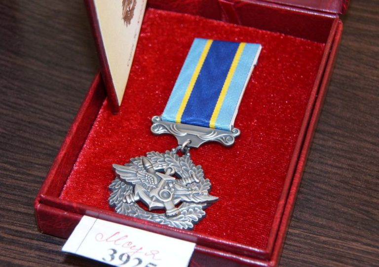 В Чугуеве посмертно наградили членов экипажа Ан-26