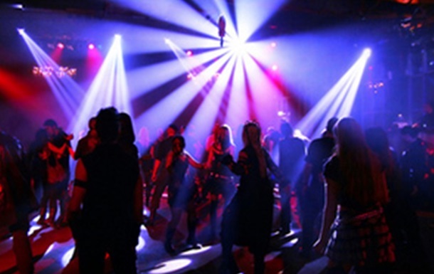 Ночные клубы провели массовые вечеринки на выходных (видео)