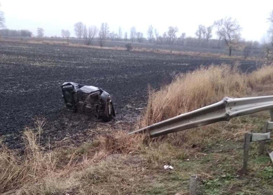На окружной в Харькове – авария, машина вылетела в поле