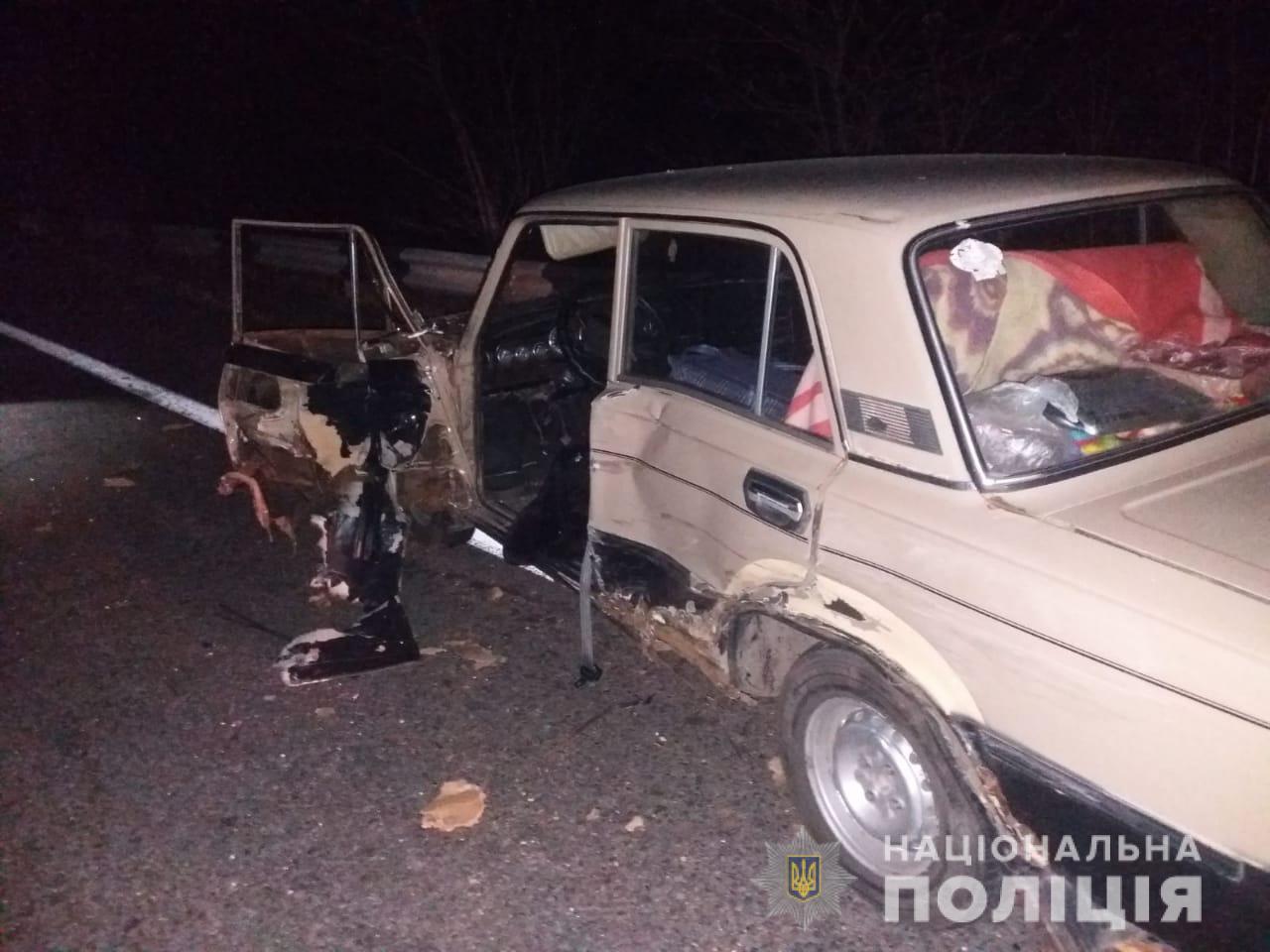 Под Харьковом микроавтобус насмерть сбил мужчину возле припаркованной машины