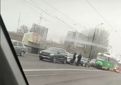 Авария в Харькове заблокировала движение трамваев (видео)