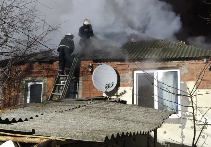 Среди ночи в Харькове загорелся частный дом