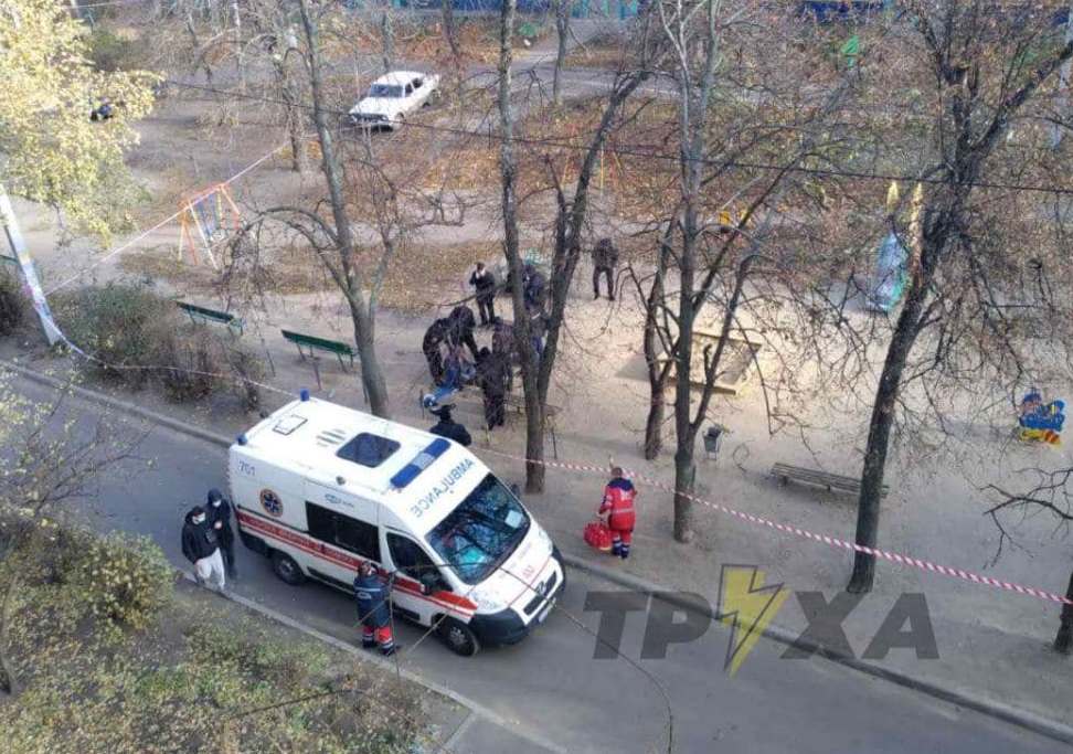 На детской площадке в Харькове - взрыв, мужчине оторвало часть руки