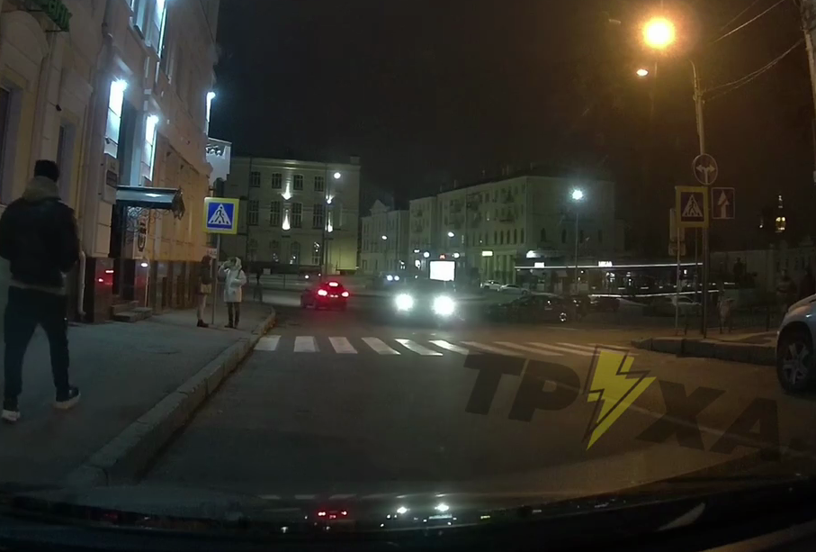 На односторонней Рымарской водитель поехал по встречке (видео)